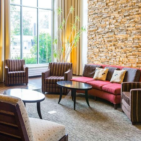 Cambria Hotel Траверс-Сити Экстерьер фото