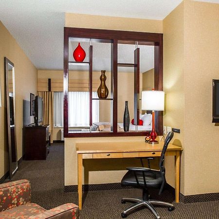 Cambria Hotel Траверс-Сити Экстерьер фото