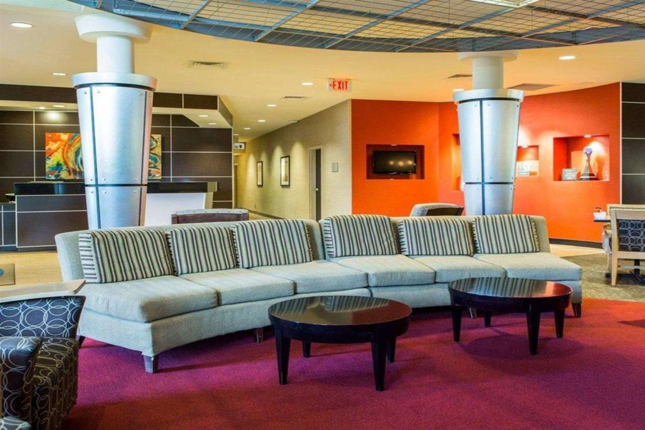 Cambria Hotel Траверс-Сити Экстерьер фото