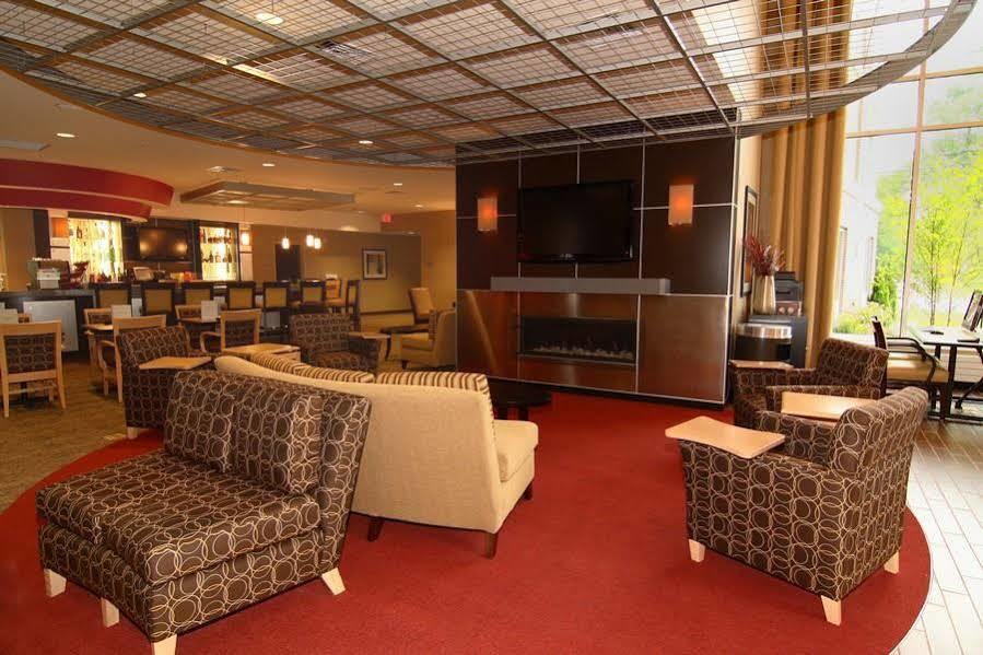 Cambria Hotel Траверс-Сити Экстерьер фото
